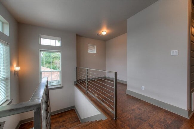 Building Photo - 3110 Grandview St