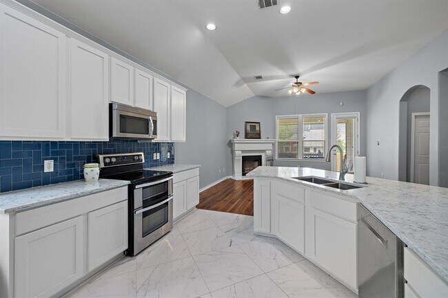 Building Photo - 123 Justin Leonard Dr