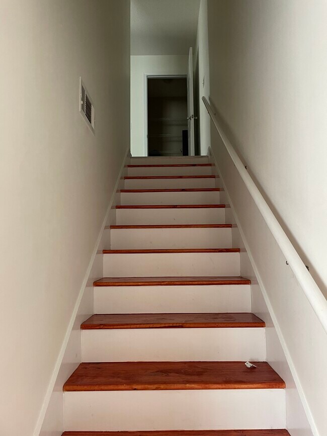 Stairs - 103 Thistlewood Dr