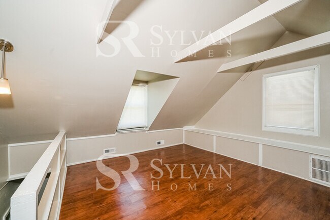 Building Photo - The living is easy in this 4 bedroom, 1.5 bathroom home