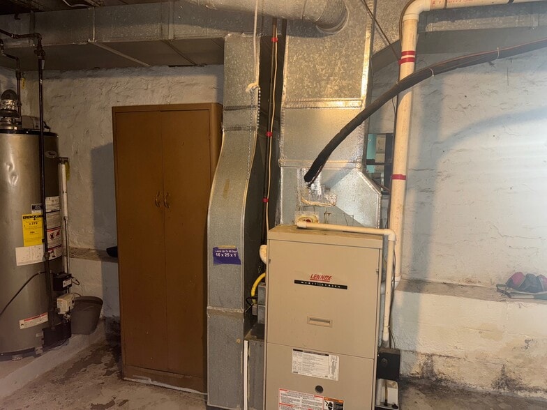 Building Photo - 1951 Route 481