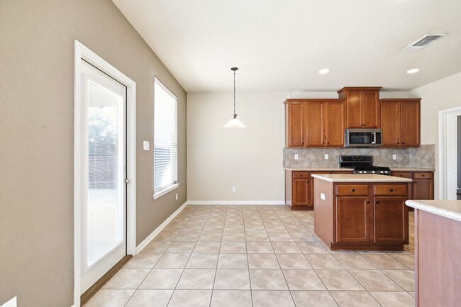 Building Photo - ***APPLICATION CURRENTLY UNDER REVIEW***Spacious Cul-de-sac home located close to Seaworld, Lackl...