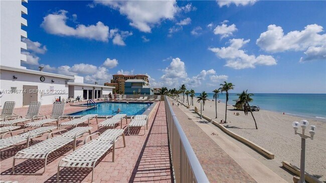 Building Photo - 3111 N Ocean Dr