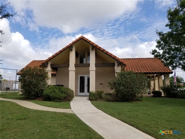 Building Photo - 953 River Bank