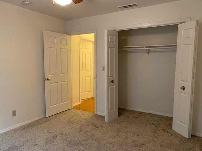 Building Photo - Spacious Bullard Area condo, recently upda...