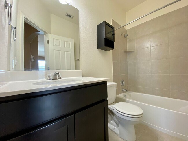 Building Photo - 466 Eagle Brook Ln