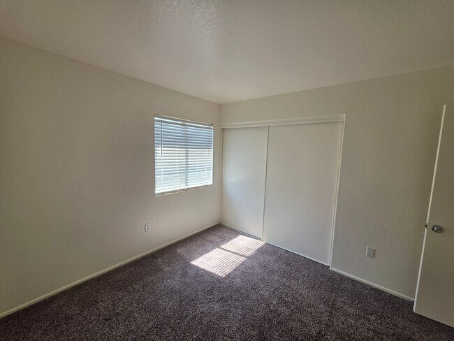 Building Photo - 1354 Carriage Ln