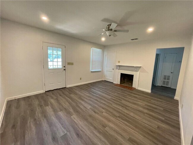 Building Photo - 208 Parkway W