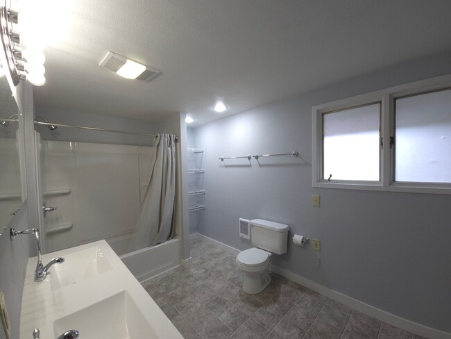 Building Photo - 508 S Main St