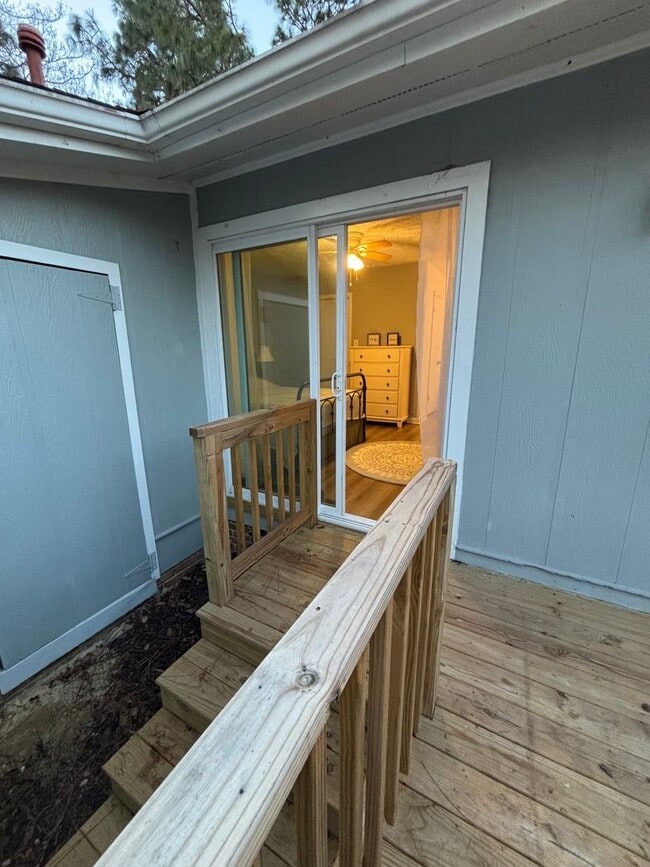 Building Photo - 2012 Lakemeadow Dr