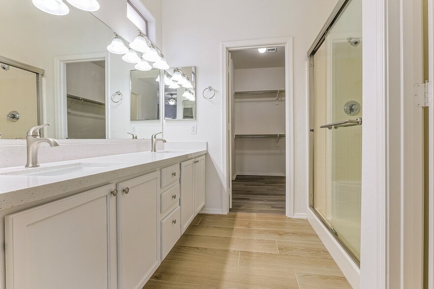 Building Photo - 2741 N Kenton