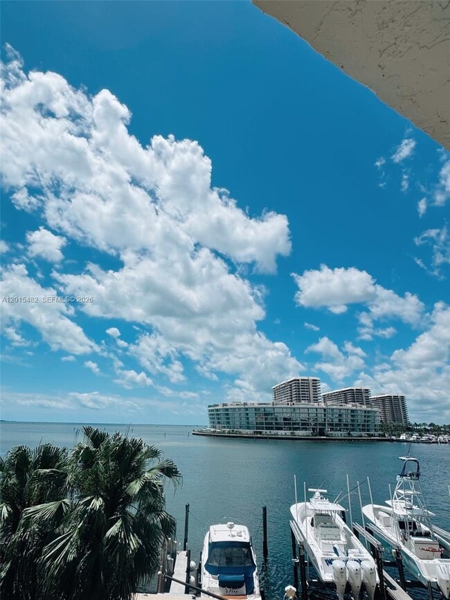 Building Photo - 1632 S Bayshore Ct