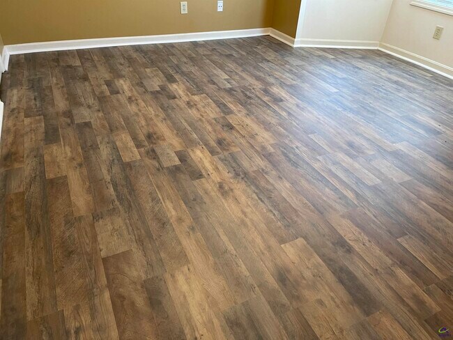 Building Photo - 104 Williamsburg Ave