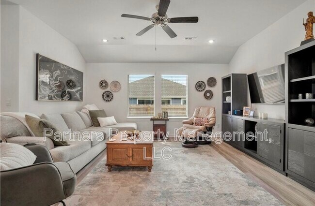 Building Photo - 4435 W Canyon Run Dr