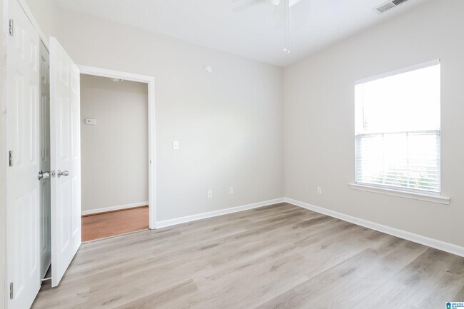 Building Photo - 1068 Fairbank Ln