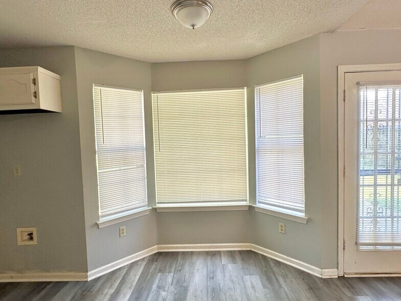 Building Photo - 1090 Cambrain Dr