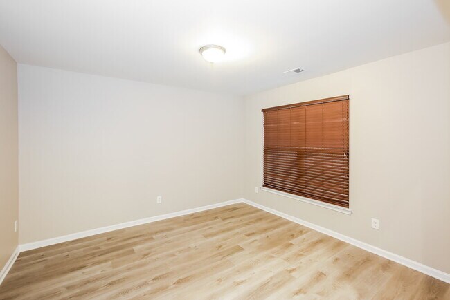 Building Photo - 218 Summit Park Ct