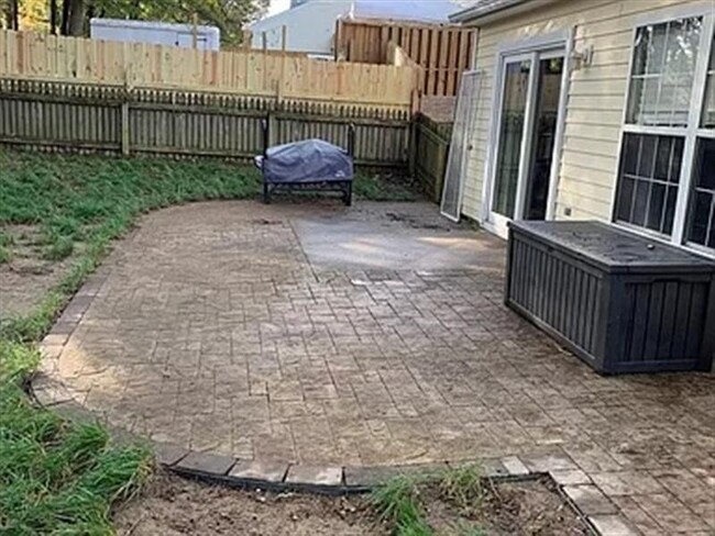 Building Photo - large patio