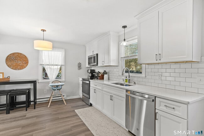 Building Photo - 215 York Rd