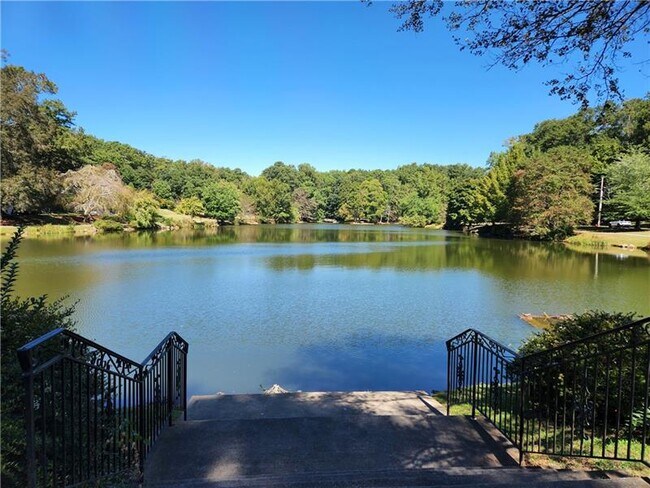 Building Photo - 65 Clarendon Ave