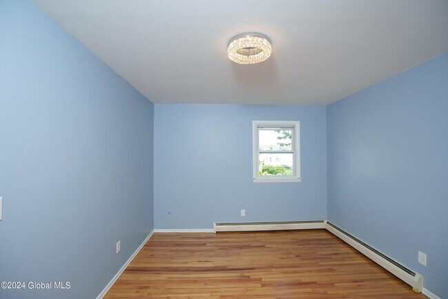 Building Photo - 35 McAlpin St