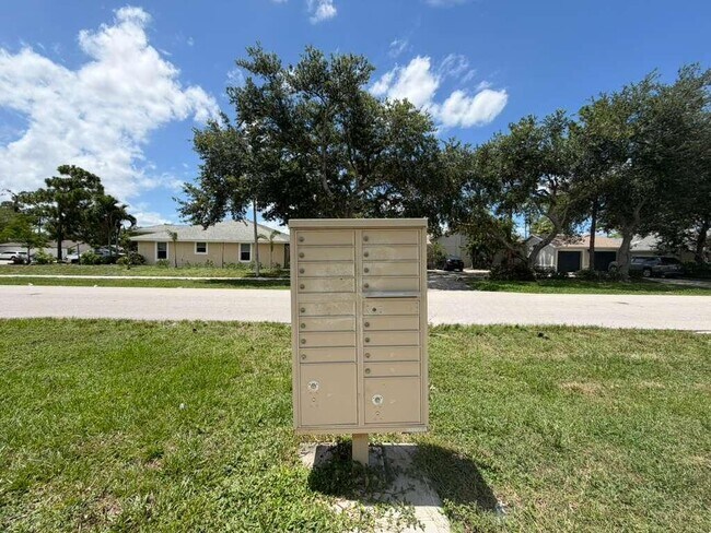 Building Photo - 13986 Morning Glory Dr