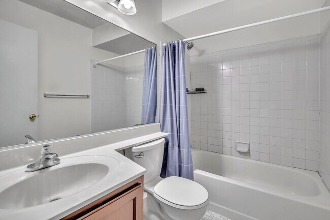 Building Photo - 302 Trinity Ct