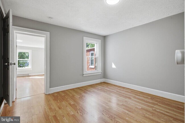 Building Photo - 624 Poplar St