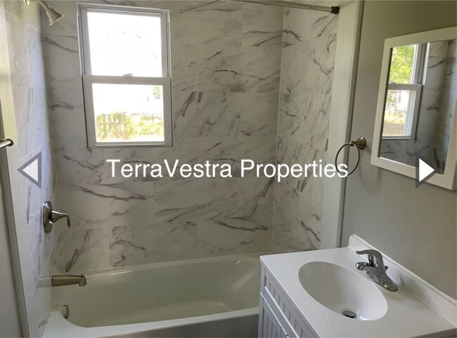 Building Photo - 3 Bed/1 Bath Single Family Home in Upper D...