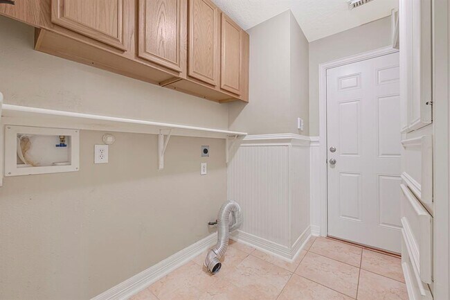 Building Photo - 7442 Colony Bend Ln
