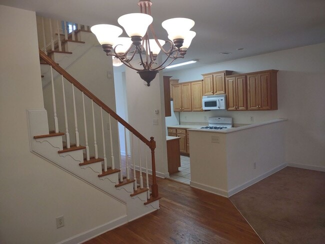 Building Photo - Lovely 2 Bedroom House | Great Location!