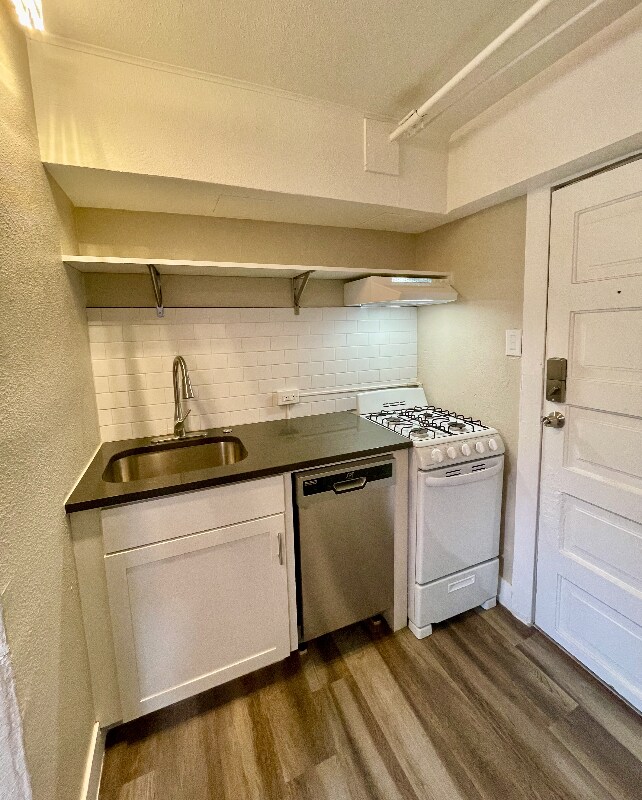 Building Photo - 1575 N Gaylord St