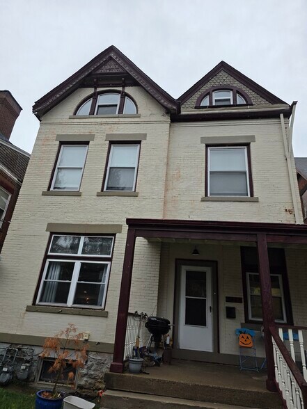 Building Photo - 5487 Hays St