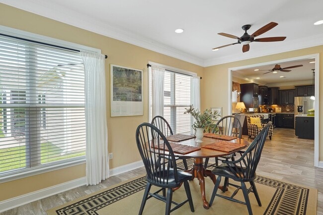 Building Photo - 10 Chicory Ct
