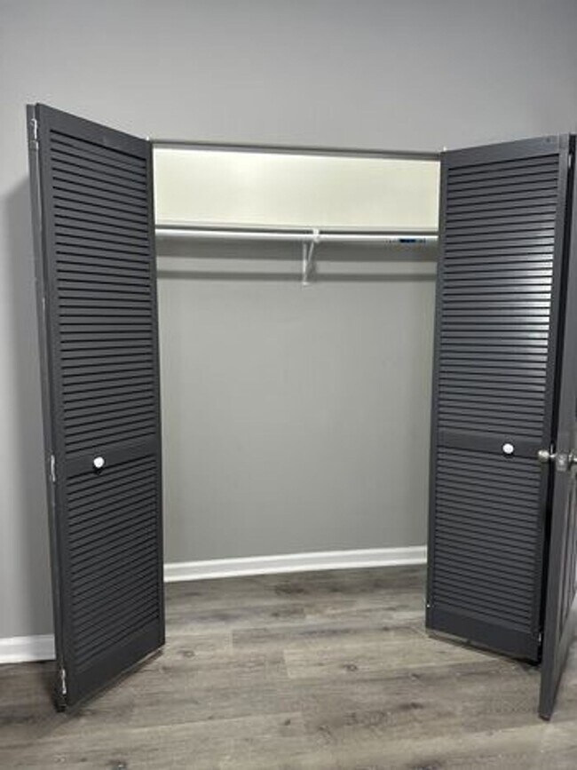 Building Photo - Irvington Living II: Renovated Comfort in ...