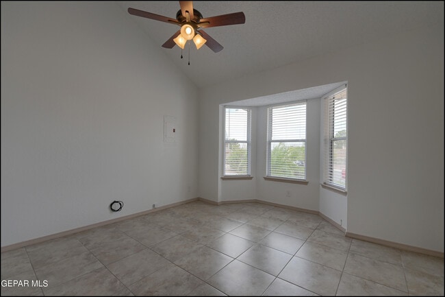 Building Photo - 894 Melville Ln