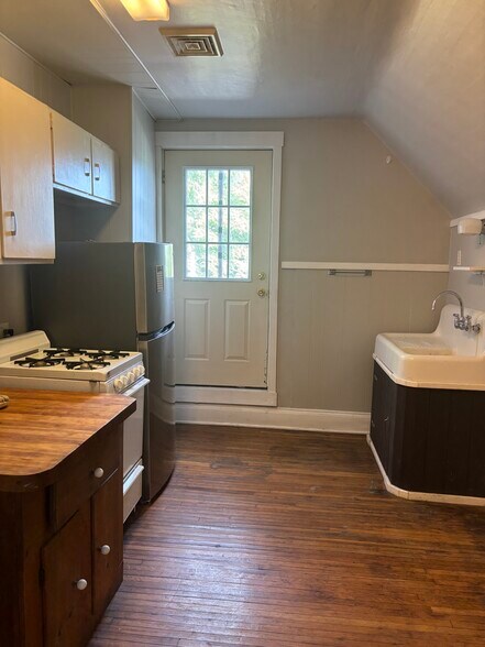 Building Photo - 568 Bird Ave