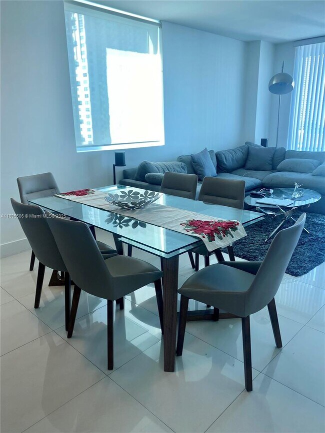Building Photo - 500 Brickell Ave