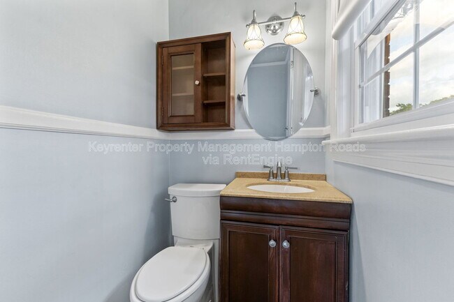 Building Photo - 4900 Briarwood Ln