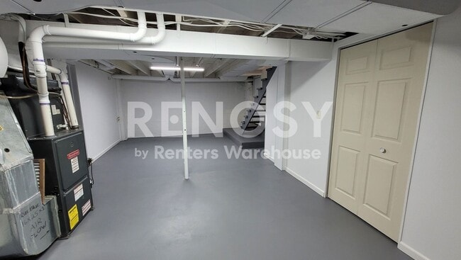 Building Photo - 4BD/2BA in Newport Available Now!