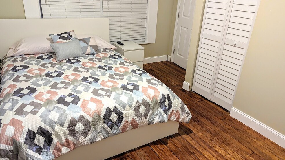 room picture - 2255 1st Ave N