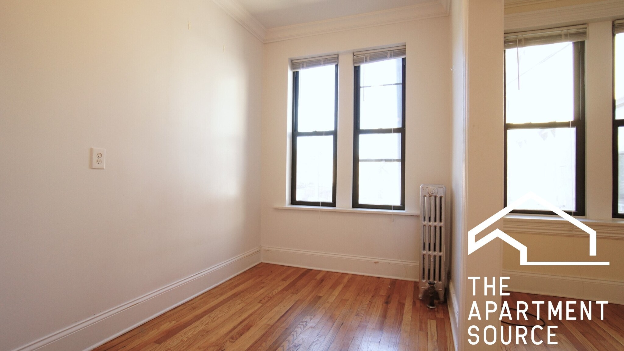 Building Photo - 2704 N Sawyer Ave