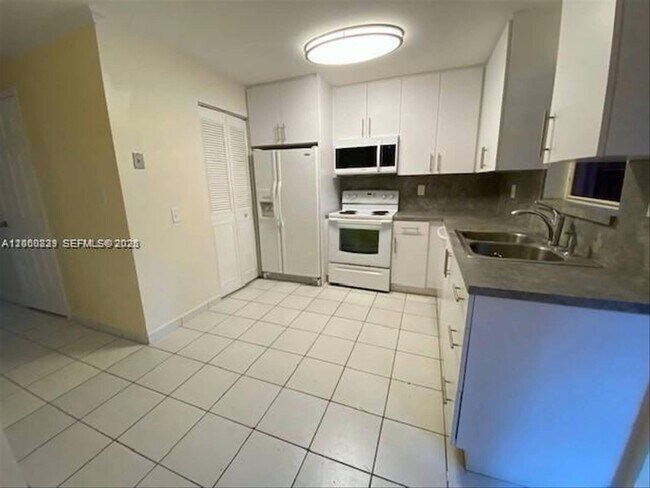 Building Photo - 6275 SW 130th Ave