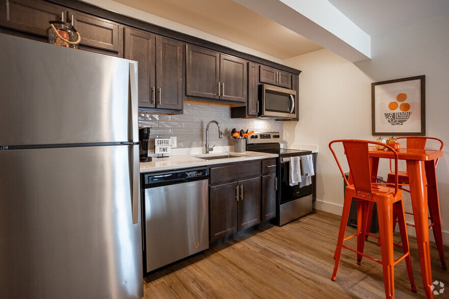 1 BR, 1 BA - 575SF - The Hub at Mountcastle