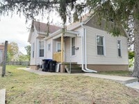 Building Photo - Recently redone 3BR 1.5 bath house in Bloo...