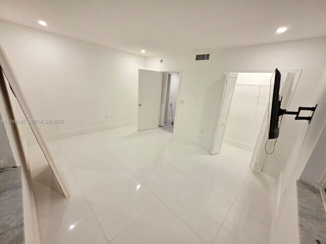 Building Photo - 760 Euclid Ave