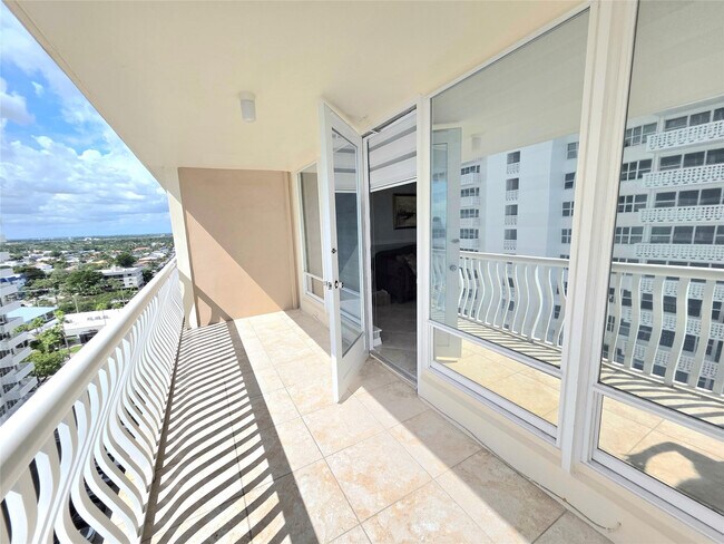 Building Photo - 4020 Galt Ocean Dr