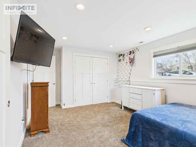 Building Photo - Great Four Bedroom! First Month Half Off!!