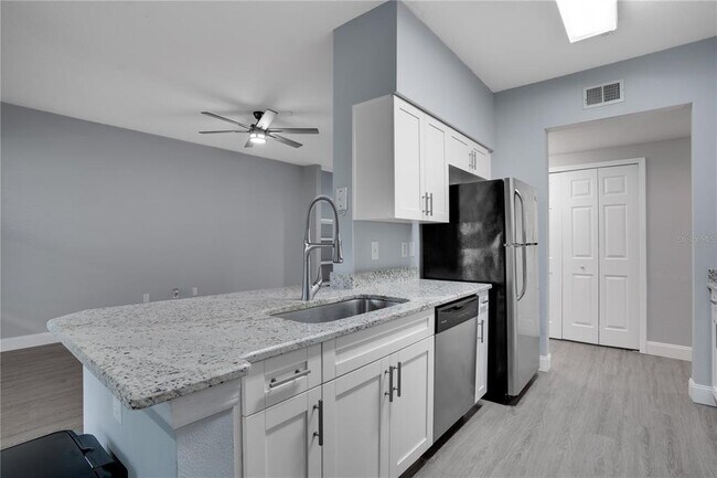 Building Photo - 1810 E Palm Ave