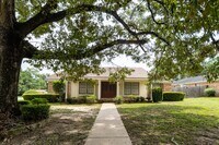 Building Photo - 1017 Westbury Dr